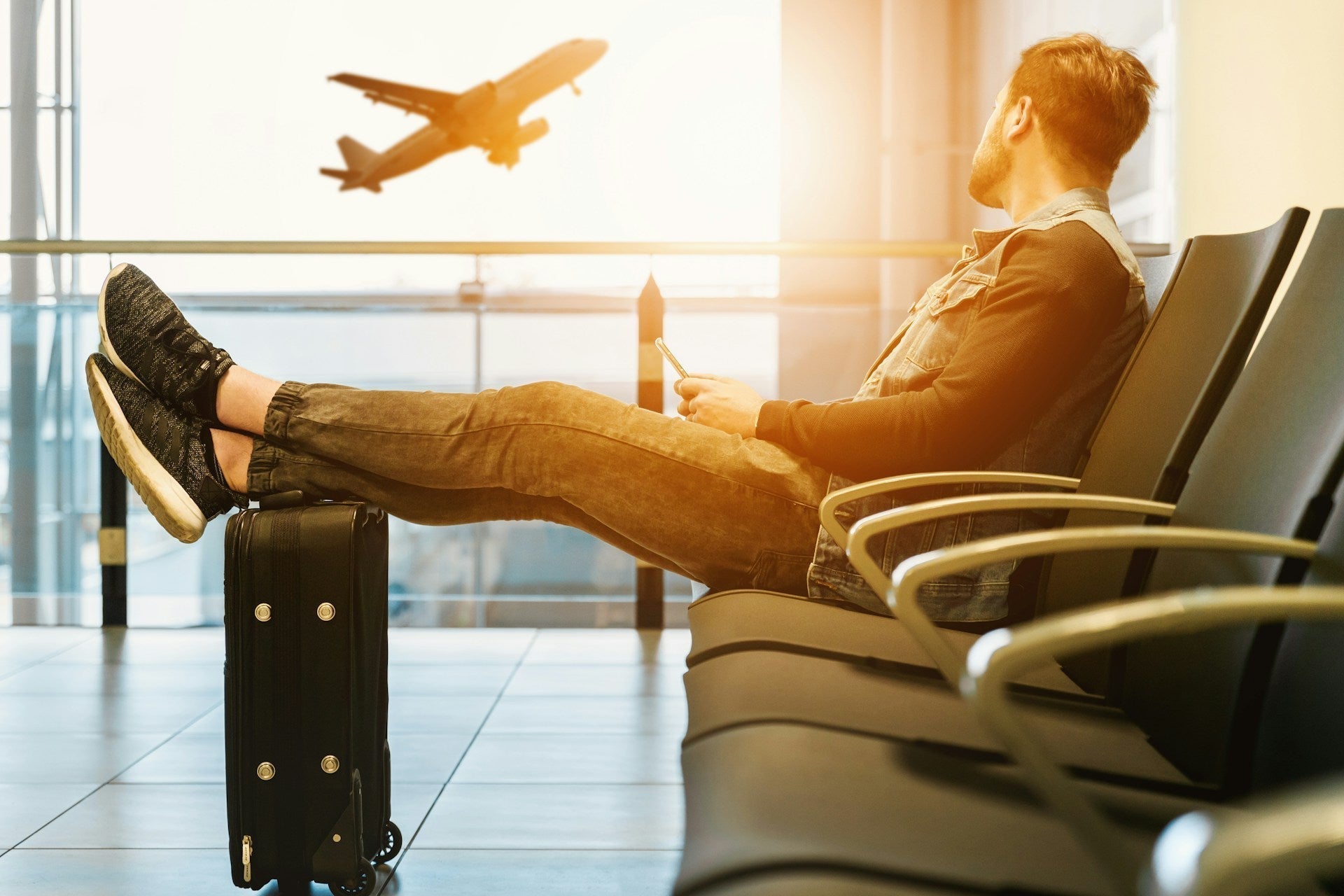 Creatine for Fatigue: Does It Help With Jet Lag, Travel Stress, and Long Workdays?